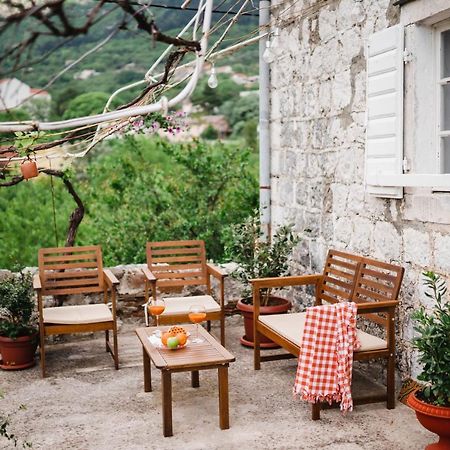 White Shutters House Villa Risan Exterior photo