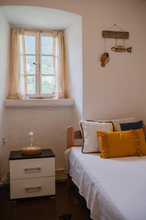 White Shutters House Villa Risan Exterior photo