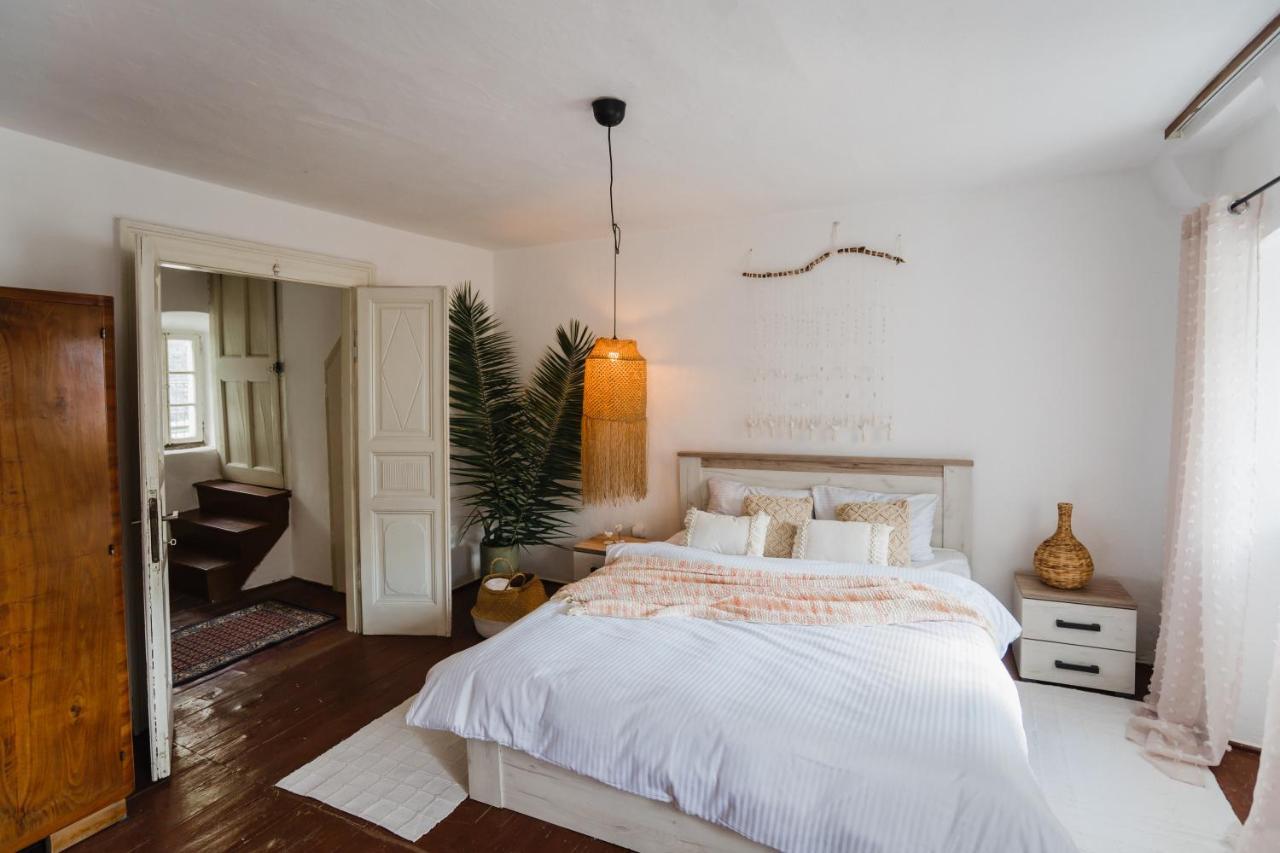 White Shutters House Villa Risan Exterior photo