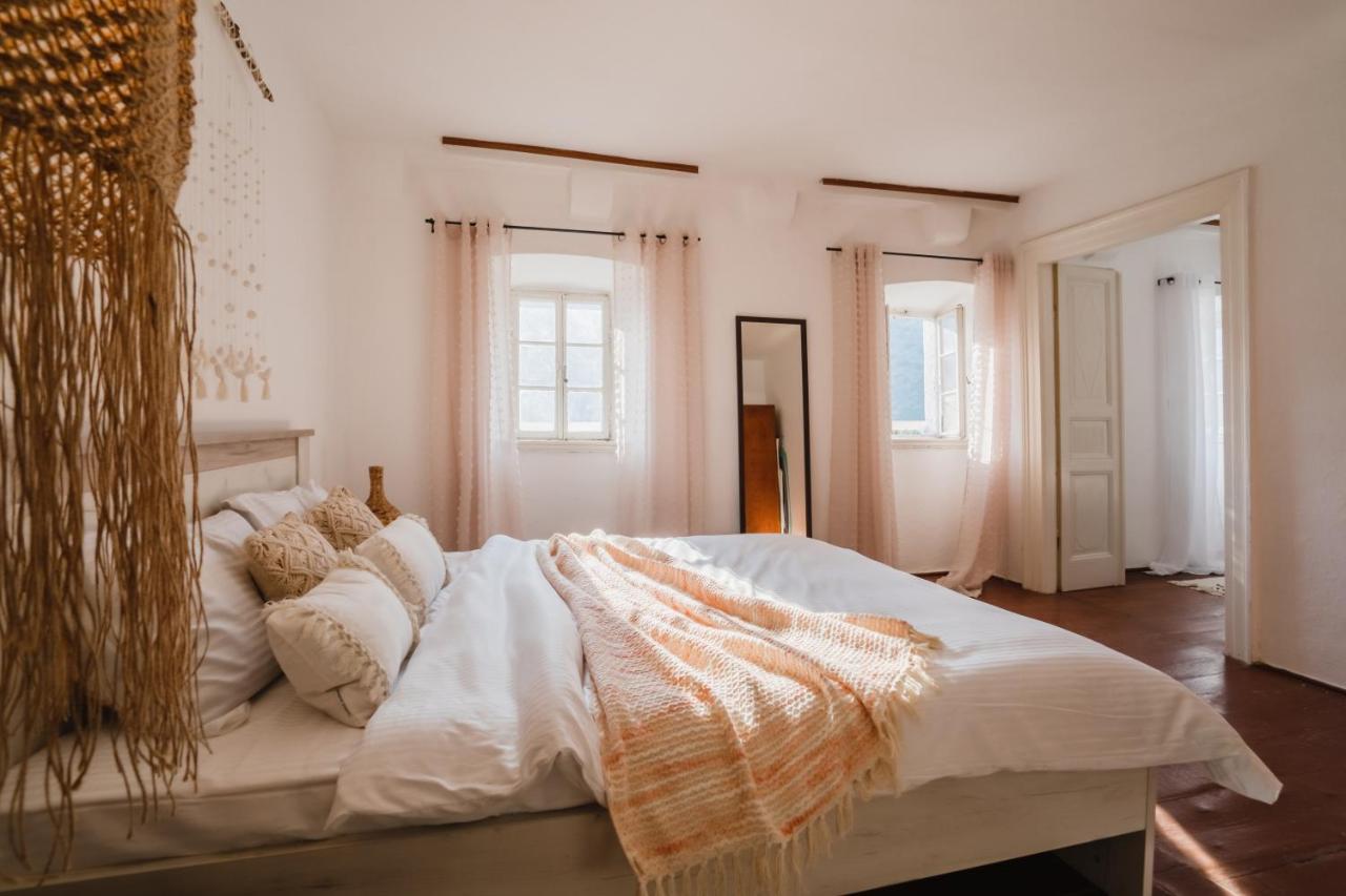 White Shutters House Villa Risan Exterior photo
